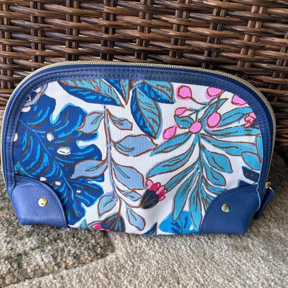 NWT Lilly Pulitzer Blue and White Pouch - Picture 3 of 12